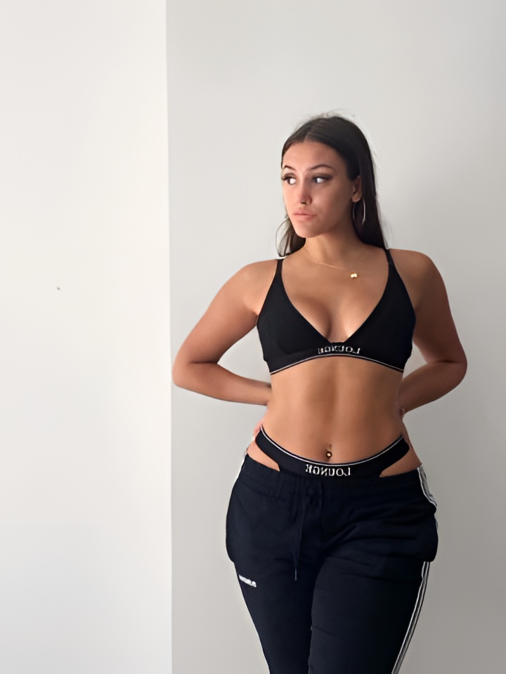 Агата привлекальеная девушка из Оленовки цена от 2000 руб