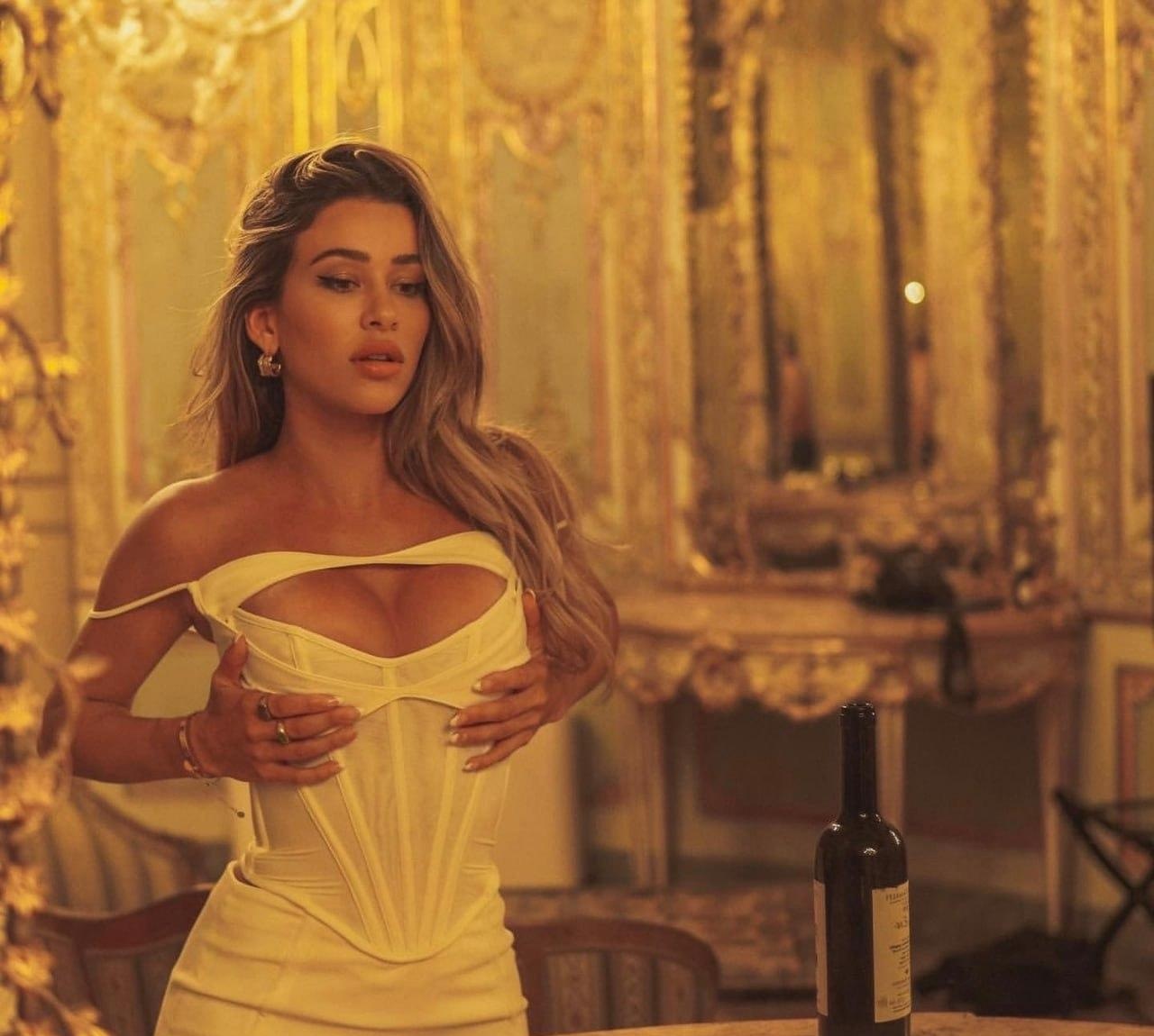 Тася привлекальеная девушка из Оленовки цена от 4000 руб