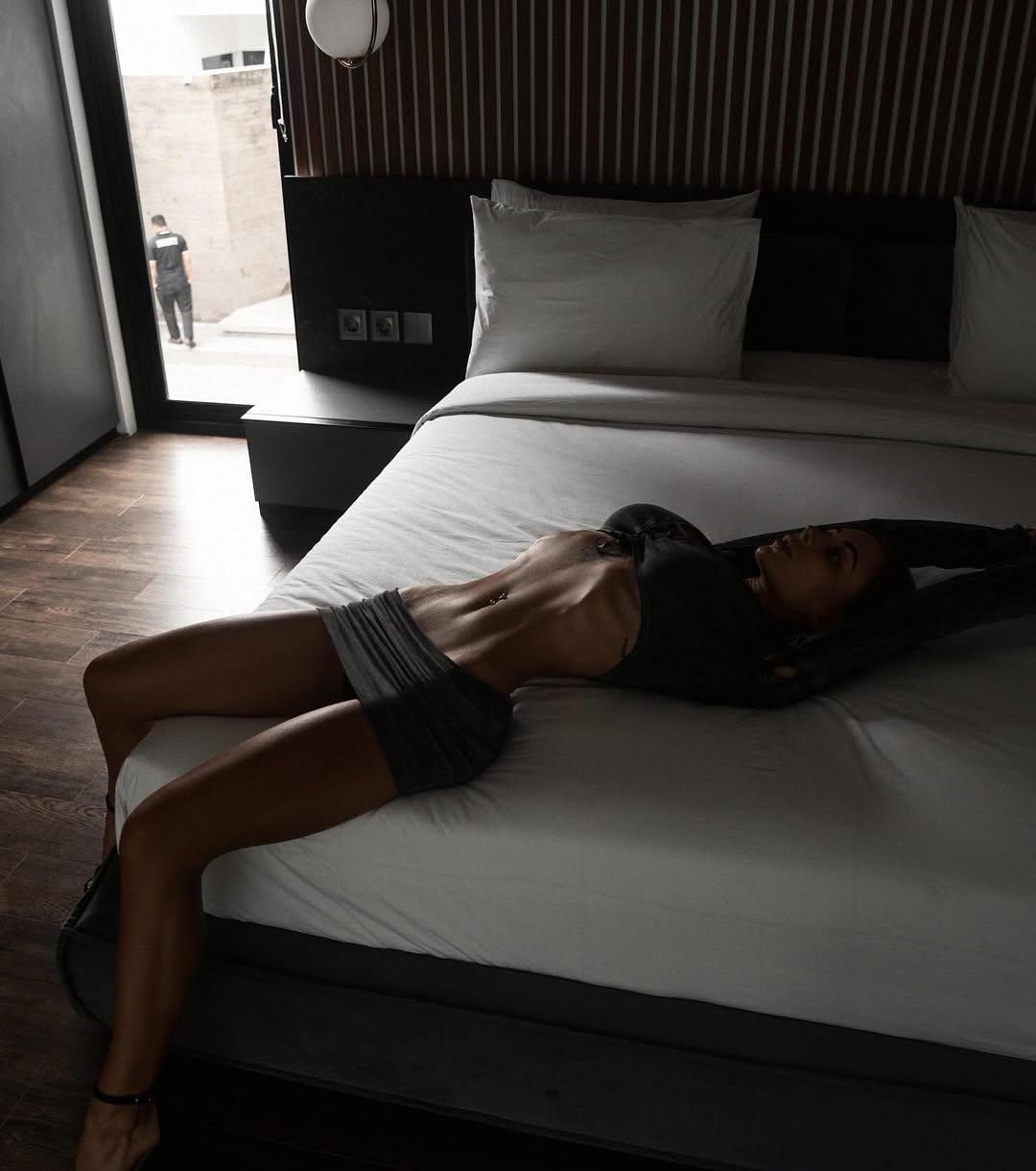 Виктория привлекальеная девушка из Оленовки цена от 10000 руб