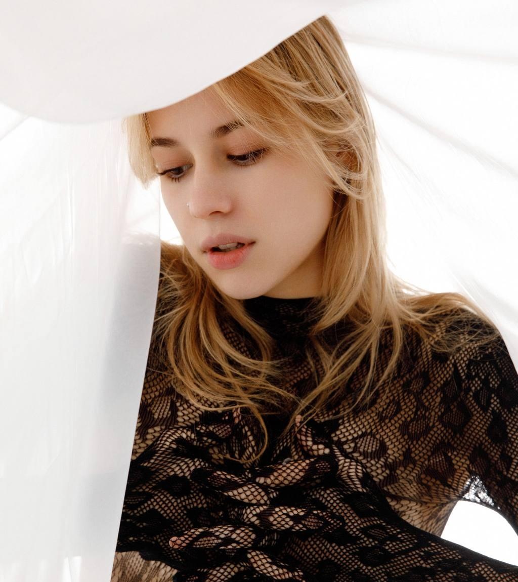 Варвара привлекальеная девушка из Оленовки цена от 6000 руб