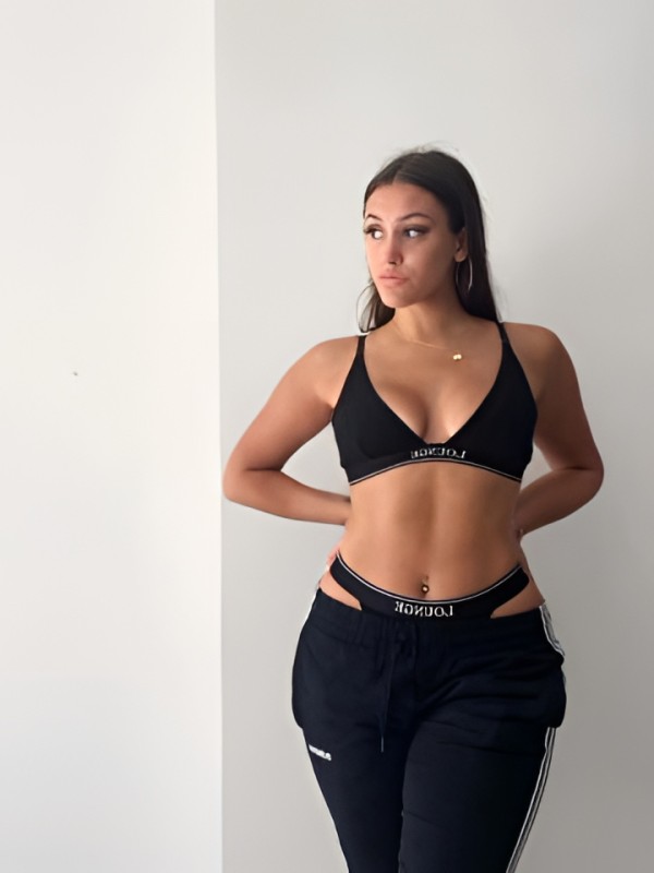 Агата привлекательная девушка из Оленовки цена от 2000 руб