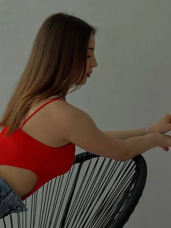 🎥 Лия привлекательная девушка из Оленовки цена от 3500 руб