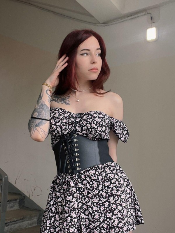 Карина привлекательная девушка из Оленовки цена от 4000 руб