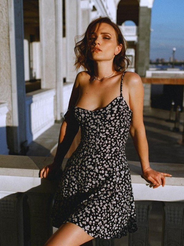 Света привлекательная девушка из Оленовки цена от 7000 руб