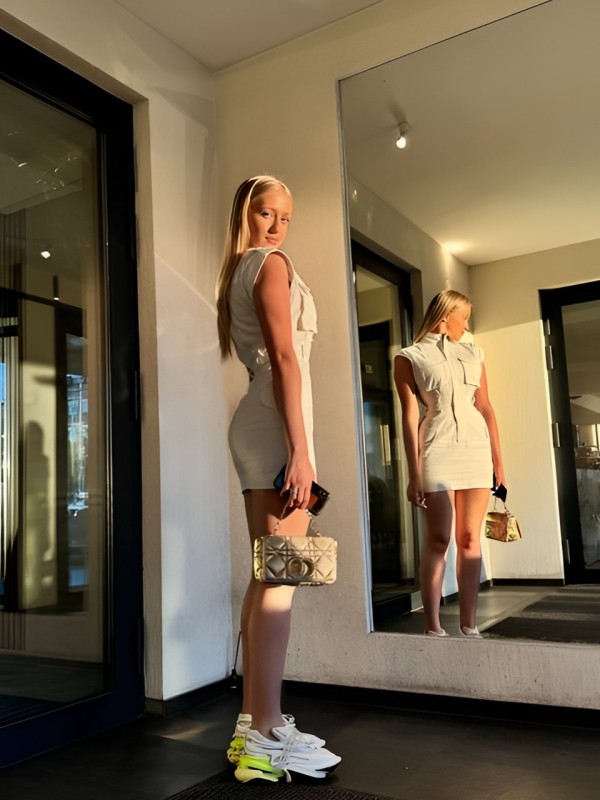 Элина привлекательная девушка из Оленовки цена от 10000 руб